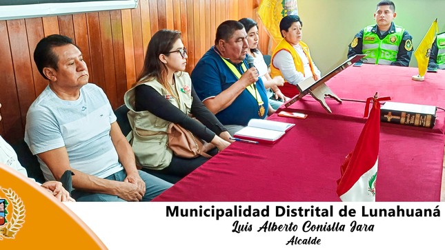 En la segunda sesión extraordinaria convocada por la Secretaria Técnica del Comité Distrital de Seguridad Ciudadana a cargo del TIP. FAP. ® Juan Carlos Sánchez Vicente, se contó con la presencia del Alcalde Sr. Luis Alberto Conislla Jara, Representante de la Comisaria TNT. PNP. Jheymy Sanchez Llanos, Oficina de Participación Ciudadana SO. PNP. Heltho Cáceres Carrión, Coordinadora de las Juntas Vecinales Stra. Martha de Tomas Quiroz, Juez de Paz de Lunahuaná Abg. Luis Fernando Chávez Acharte, Representante de la Parroquia Stra. Cindy Luyo Sánchez, Directora de la I.E.P 20150 Prof. Rosilu Charo Lévano Yactayo, Director de la I.E.P 20154 San Jerónimo Prof. Eraldo Vicente Sánchez. 
En ese sentido, se invitó a la SubPrefecta Distrital Yuly Karen Sheyla Calderón Sánchez para la juramentación correspondiente y ser parte del Codisec. Donde la Autoridad Local deseo los mejores parabienes y se pueda continuar trabajando de forma articulada con el gobierno central.

