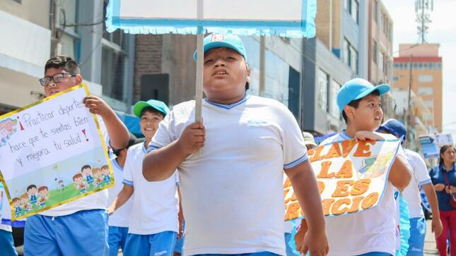Cerca de 300 escolares participan en trote motivador 