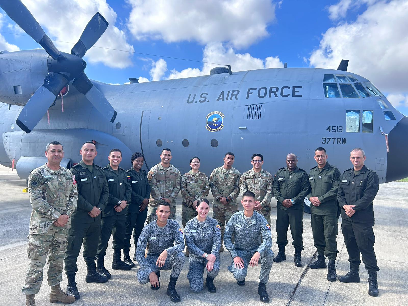 Integrantes del CCFFAA participan en los cursos de Operaciones de Defensa Cibernética y Planificación de Misiones de Búsqueda y Rescate