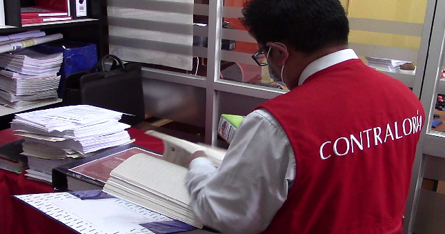 La Contraloría General de la República reveló que 27 directivos de libre designación y remoción pertenecientes al gobierno regional y municipalidades (provinciales y distritales) no acreditaron el cumplimiento de los requisitos mínimos de formación académica y/o experiencia establecidos en la Ley N° 31419 y su reglamento, así como en los documentos de gestión de sus respectivas entidades. Los resultados corresponden al operativo nacional de “Verificación de requisitos e impedimentos para el acceso y ejercicio de la función pública”.