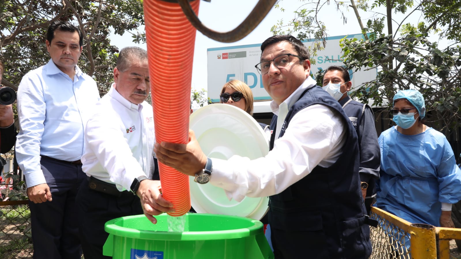 Ministro César Vásquez supervisa el abastecimiento de agua en establecimientos de salud de Lima sur