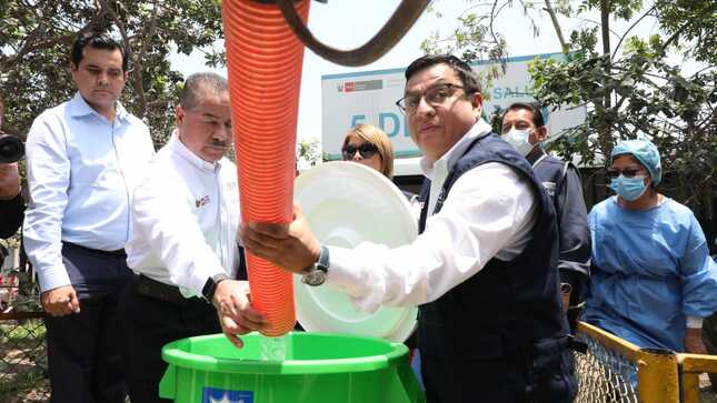 Ministro César Vásquez supervisa el abastecimiento de agua en establecimientos de salud de Lima sur