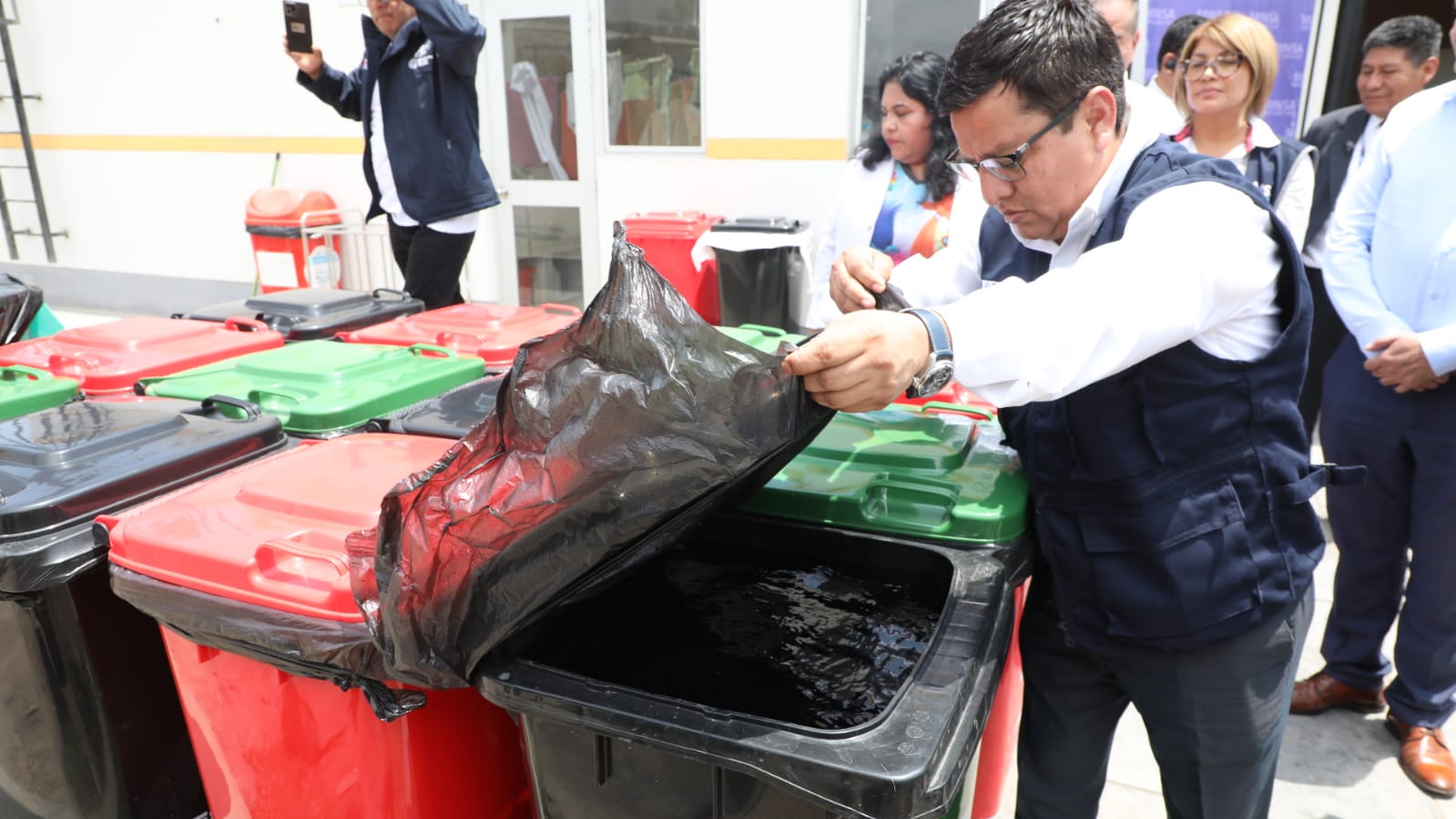 Ministro César Vásquez supervisa el abastecimiento de agua en establecimientos de salud de Lima sur