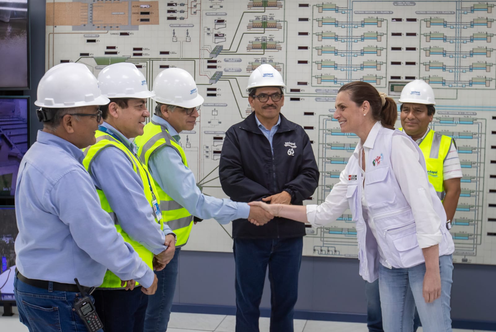 Ministra de Vivienda anuncia restablecimiento del servicio de agua potable antes de lo previsto