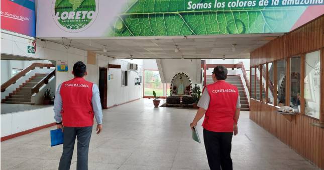 La Contraloría General de la República dio a conocer los resultados del operativo nacional de “Verificación de requisitos e impedimentos para el acceso y ejercicio de la función pública” realizado en 15 entidades públicas, con el cual se pudo corroborar que 75 directivos de libre designación y remoción pertenecientes al Gobierno Regional y Municipalidades (provinciales y distritales) no acreditaron el cumplimiento de los requisitos mínimos de formación académica y/o experiencia establecidos en la Ley N° 31419 y su reglamento, así como en los documentos de gestión de sus respectivas entidades.