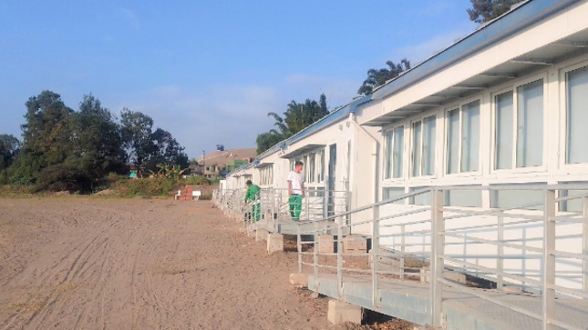 La Contraloría General detectó que el Programa Nacional de Infraestructura Educativa (Pronied) instaló siete módulos educativos – aula tipo costa, valorizados en más de S/ 1 millón, en un terreno que no cuenta con servicios básicos en el distrito de Végueta.