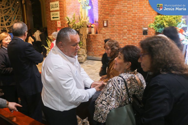 ¡Felíz día a toda la familia franciscana!
Nuestro alcalde participó de la celebración eucarística de la Parroquia San Antonio de Padua, conmemorando la vida de San Francisco de Asís, también conocido por ser el patrono de los animales.
A la actividad asistieron el monseñor Adriano Tomasi, Carlos Chang Lam, director del colegio San Antonio de Padua, Fray David Tello, párroco de la parroquia San Antonio de Padua, entre otras personalidades de la comunidad católica.