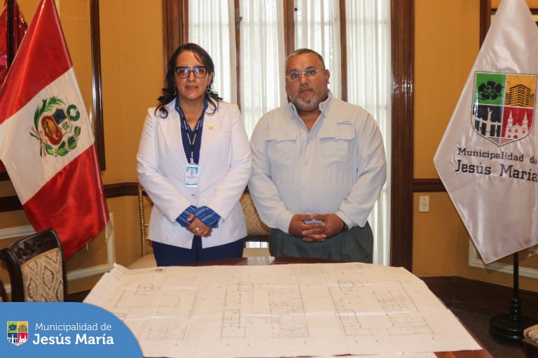 Nuestro alcalde Jesús Gálvez Olivares sostuvo una importante reunión de coordinación con la directora general de la #DIRISLimaCentro, Dra. Delia Dávila Vigil y su equipo técnico.
El encuentro se realizó con el objetivo de coordinar la construcción de una moderna posta médica y en un corto plazo entregarles un establecimiento que cuente con mejor infraestructura para recibir una atención de calidad.