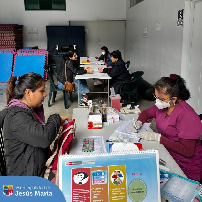 Hemos iniciado una campaña de sensibilización para incentivar el cuidado de los espacios públicos y respetar los horarios de recolección de basura . En esta oportunidad, nos acercamos a la zona conocida como “El Rancho” para compartir consejos y recordatorios sobre cómo mantener limpio nuestro distrito.
Tu apoyo y colaboración son esenciales para crear un entorno más limpio y saludable. Recuerda que debes sacar tus residuos a partir de las 8:00 p.m.
