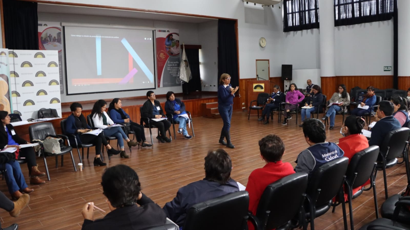 Instituto Nacional de Salud Mental capacita sobre habilidades para la convivencia en pareja a 50 profesionales de la salud
