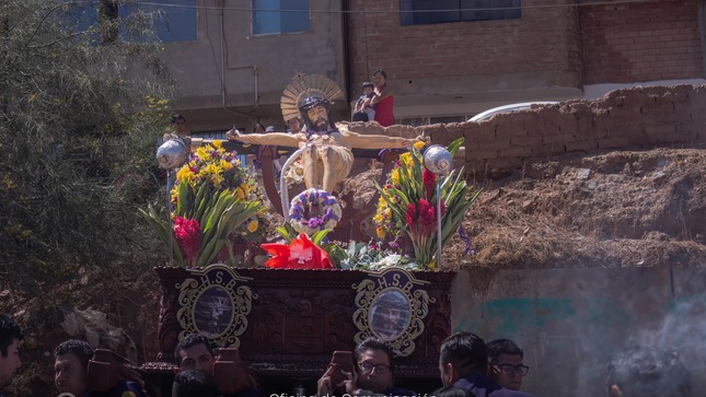 La sagrada imagen del Señor de Burgos visita el Colegio Nacional de Aplicación