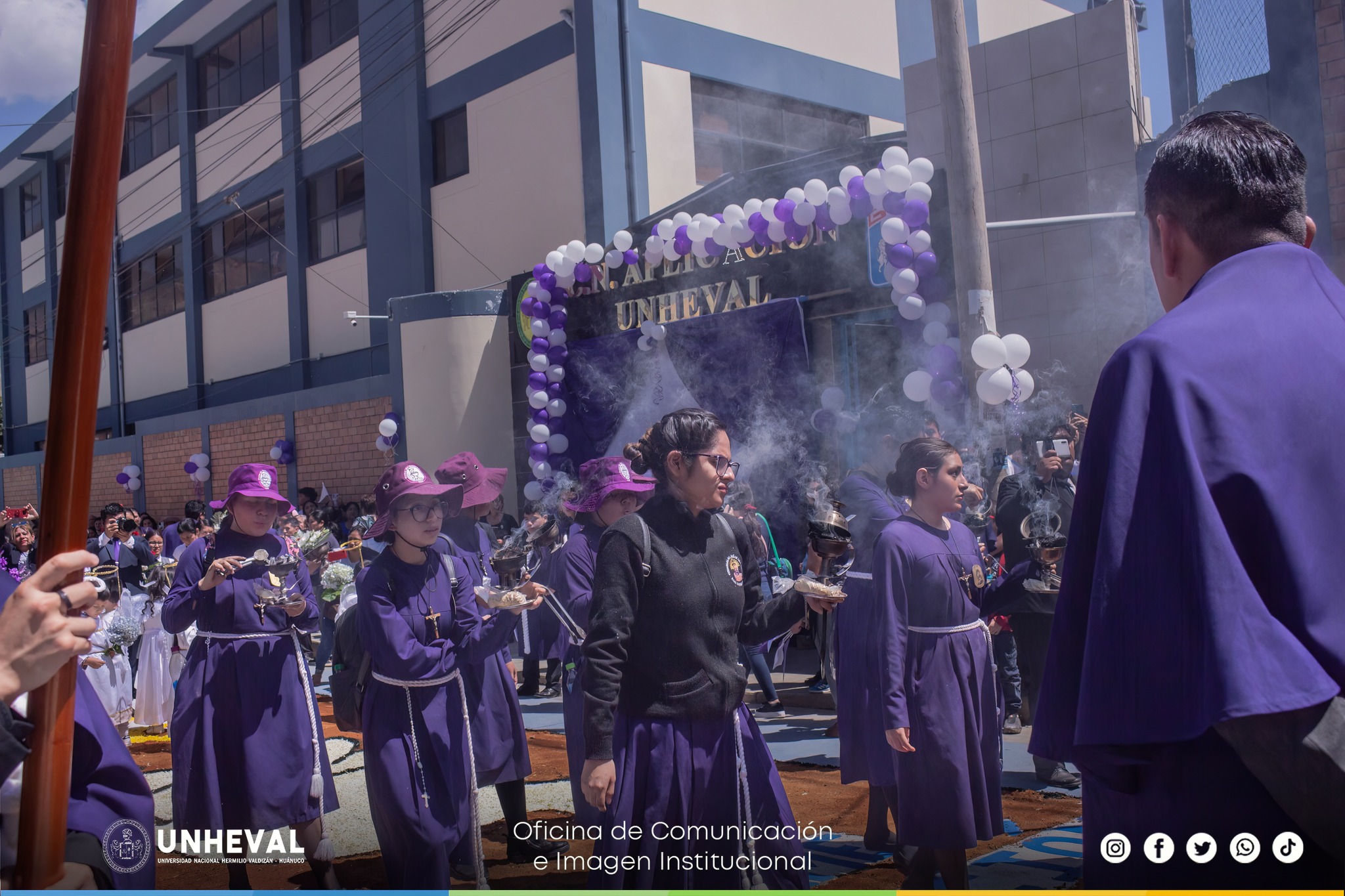 La sagrada imagen del Señor de Burgos visita el Colegio Nacional de Aplicación