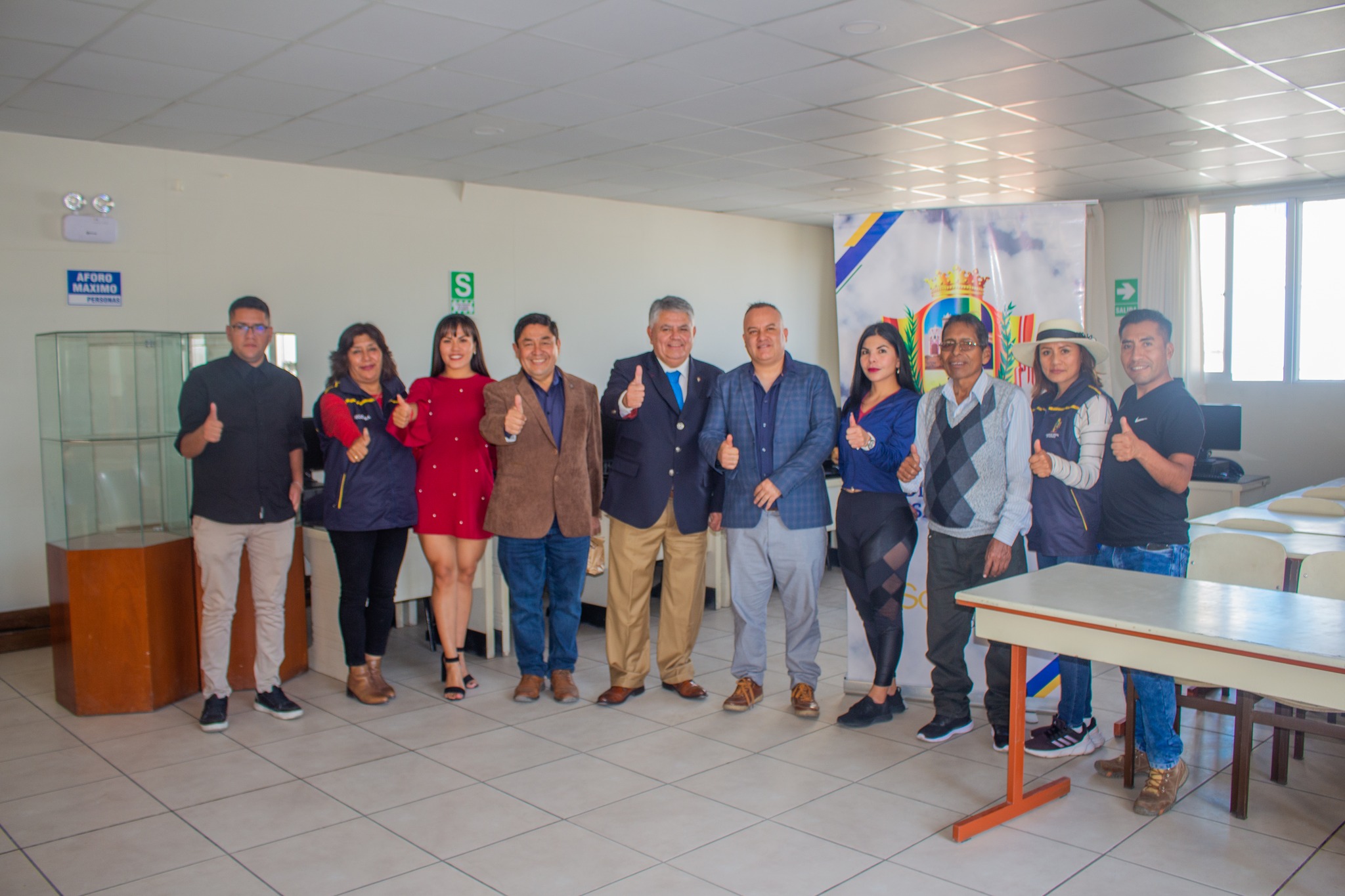 Universidad Católica de Santa María entregó bienes-muebles, computadoras y otros artículos a la comuna distrital de Sachaca.