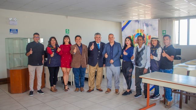 Universidad Católica de Santa María entregó bienes-muebles, computadoras y otros artículos a la comuna distrital de Sachaca.