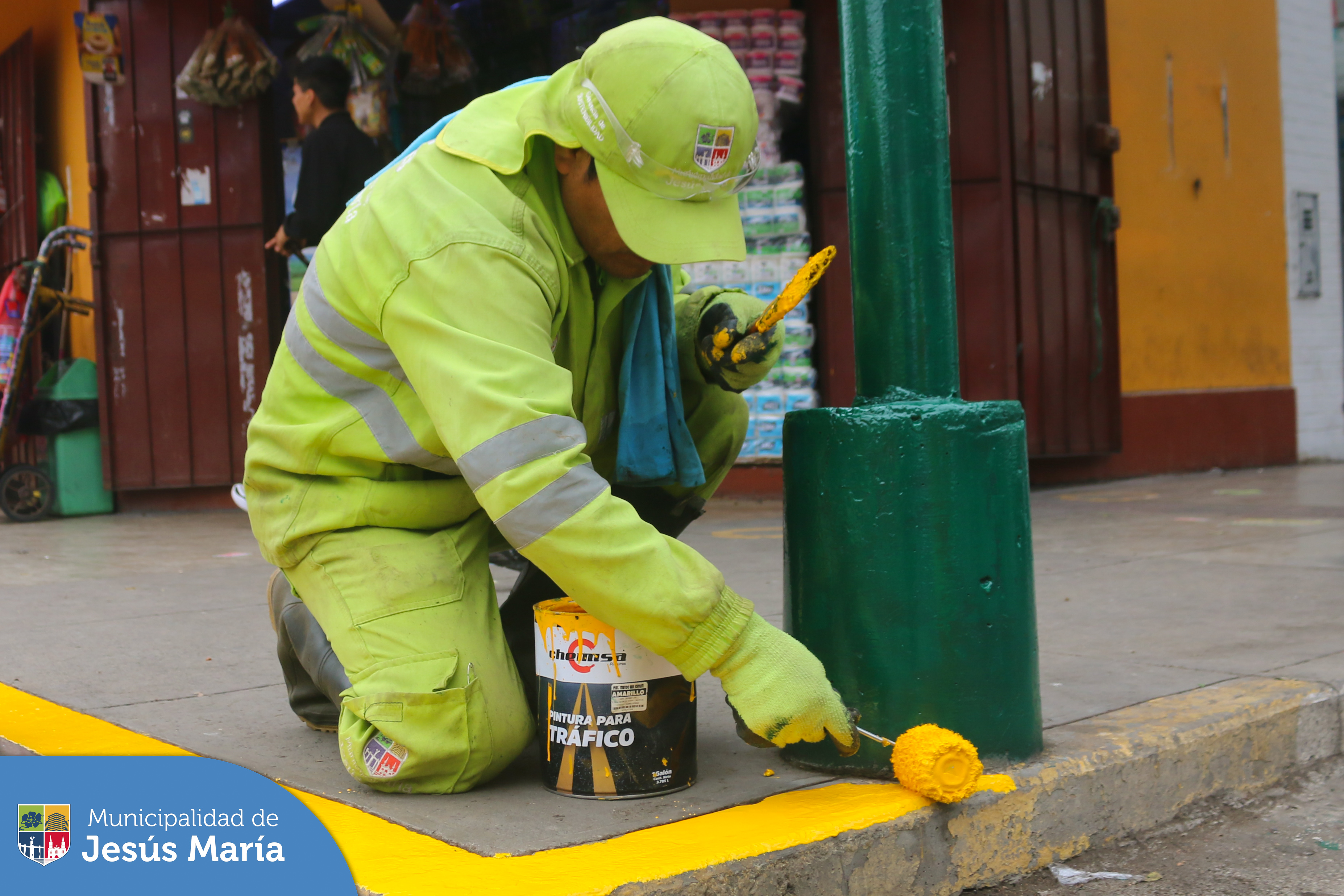 ✅ Nuestro equipo de la Subgerencia de Limpieza Pública y Áreas Verdes continúa su ardua labor para recuperar la belleza de Jesús María. En esta oportunidad se realizó el pintado, limpieza 🧹 y mejoramiento del ornato del emblemático “Pasaje Punta Pacocha”. 🌱
