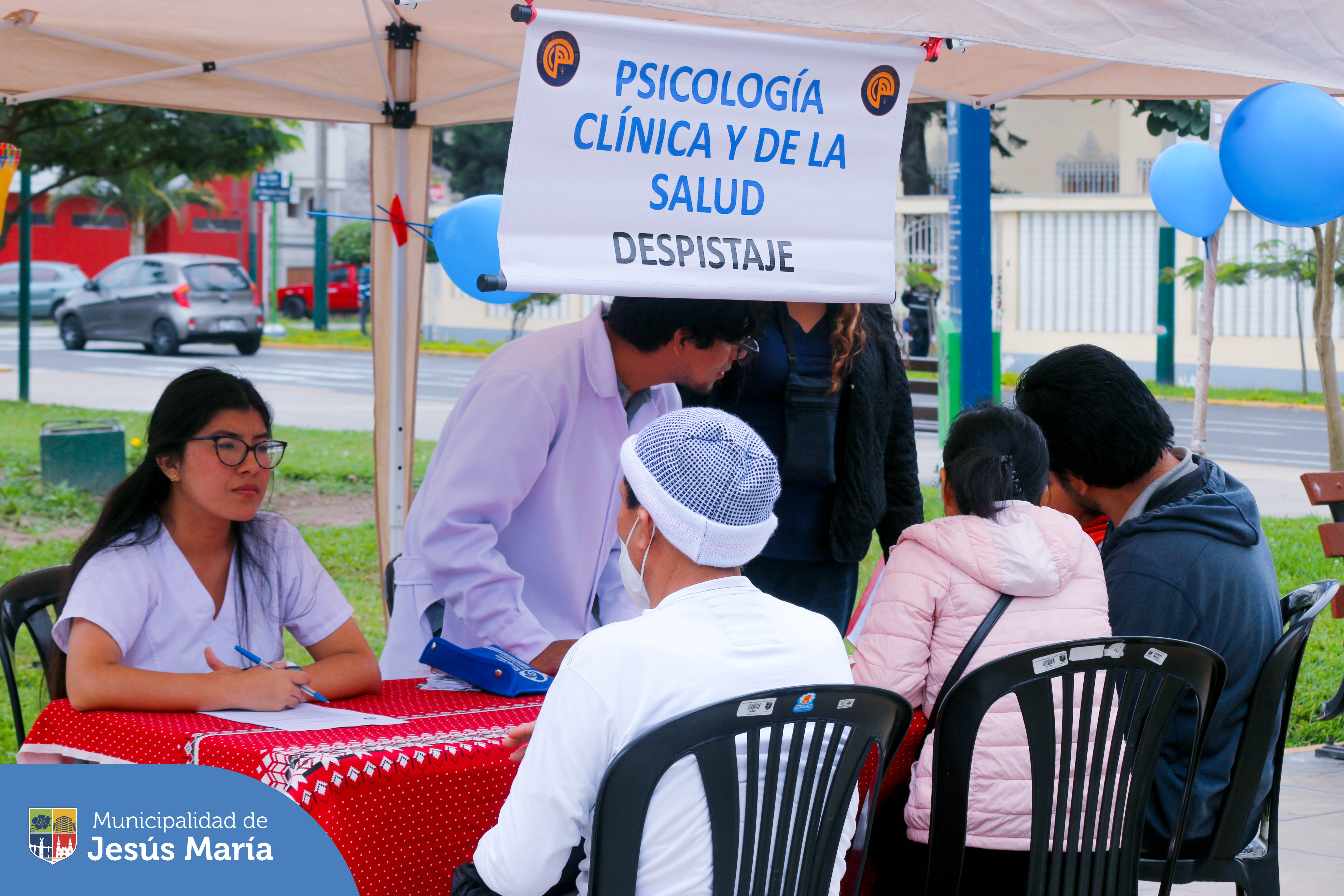 🙌🏼 ¡Tu salud es nuestra prioridad! 🥼
⚕️ En el marco del Día Mundial de la Salud Mental, la Municipalidad de Jesús María en coordinación con el Colegio de Psicólogos del Perú, brindaron una campaña gratuita de atención psicológica en el Parque Cáceres.