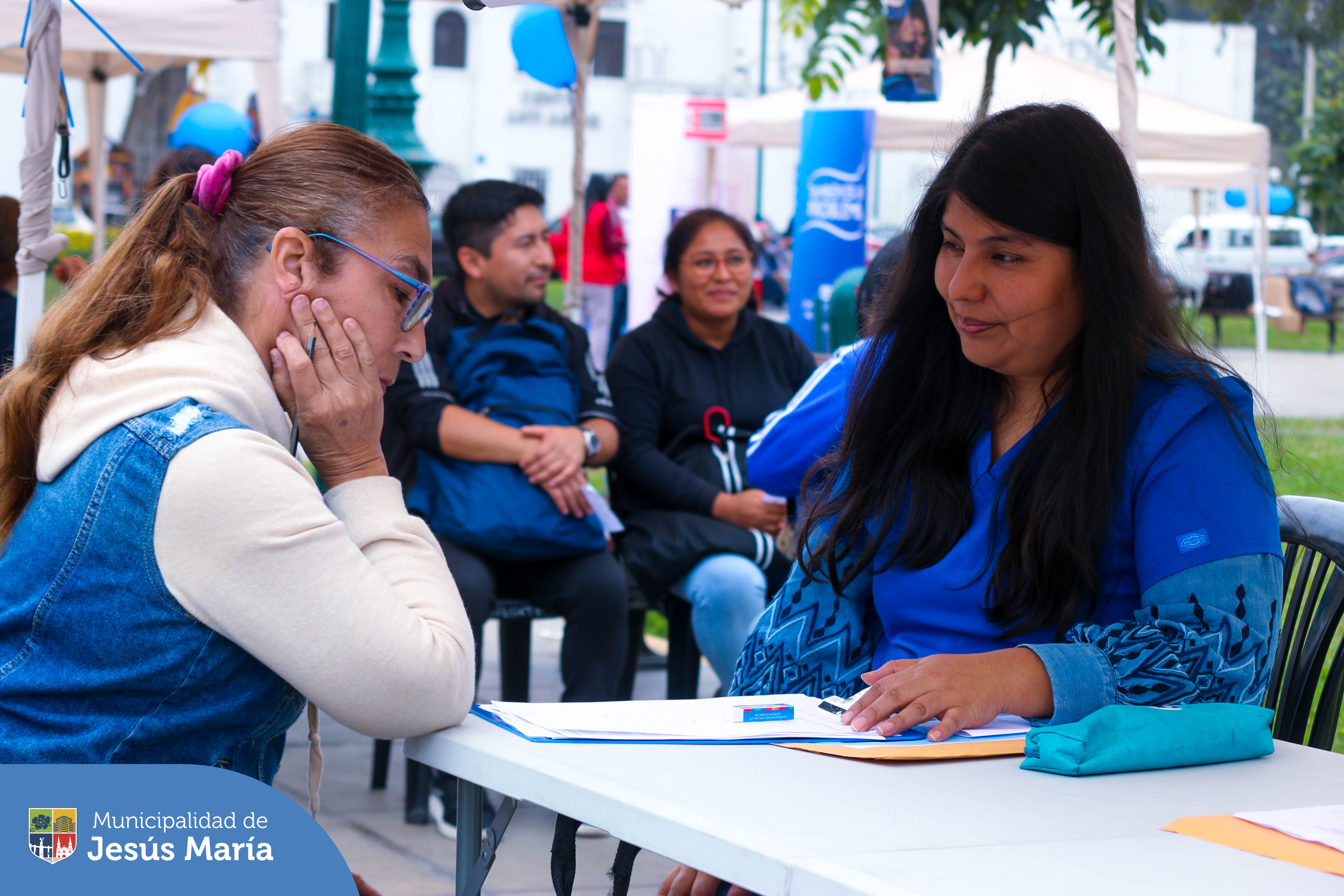 🙌🏼 ¡Tu salud es nuestra prioridad! 🥼
⚕️ En el marco del Día Mundial de la Salud Mental, la Municipalidad de Jesús María en coordinación con el Colegio de Psicólogos del Perú, brindaron una campaña gratuita de atención psicológica en el Parque Cáceres.