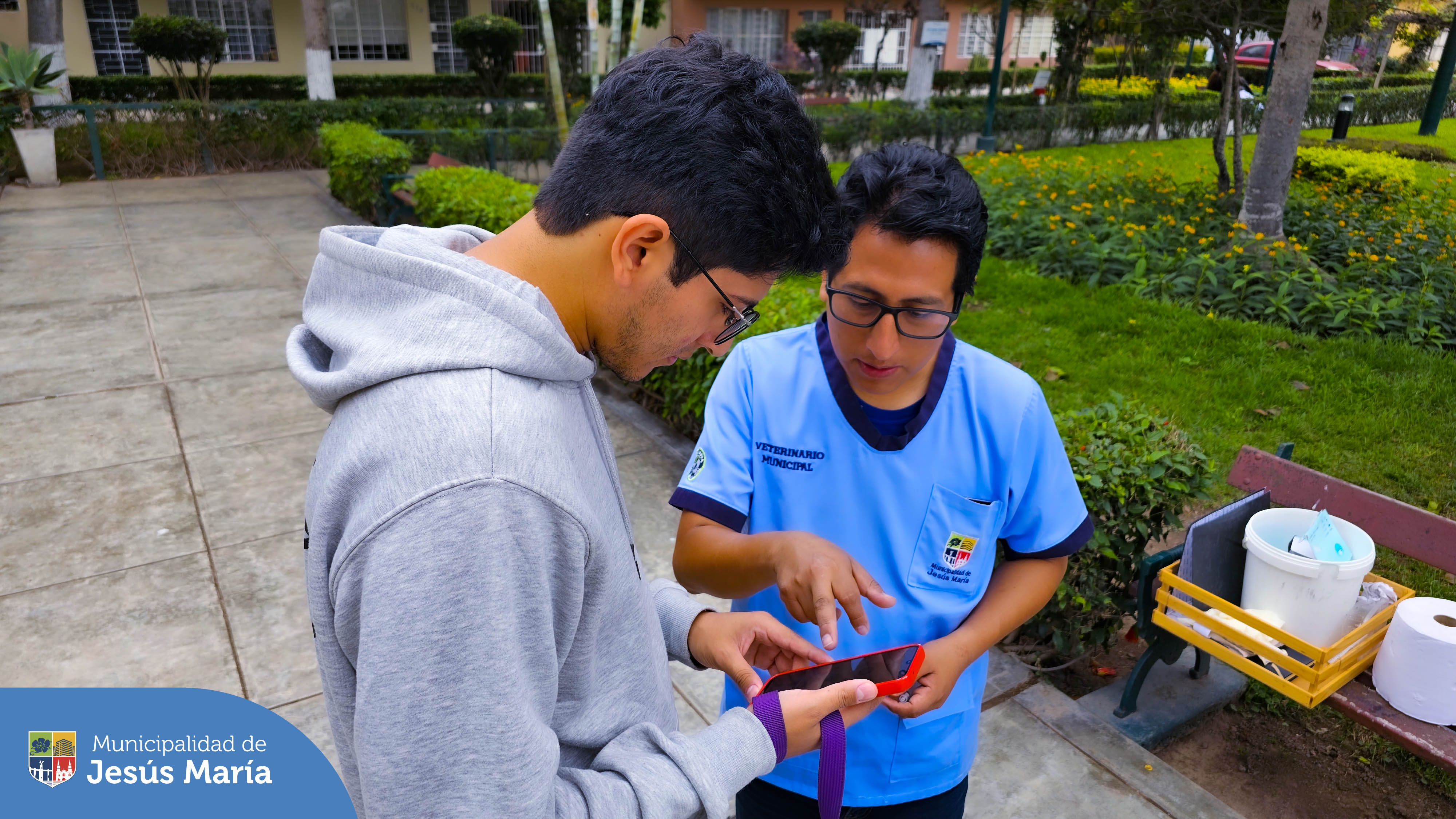Los asistentes aprendieron a registrar a sus engreídos en la sección Muni Pet 🐾 de nuestra app 📲 #JesúsMaríaSomosTodos 🐶 dónde también podrán reportar en tiempo real mascotas perdidas y mucho más.
¡Descárgala ya!
▶️ App Store http://bit.ly/416QVIP
▶️ Play Store http://bit.ly/3mfWsxF