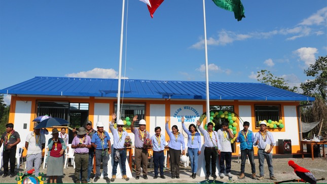 Autoridades y comunidad educativa