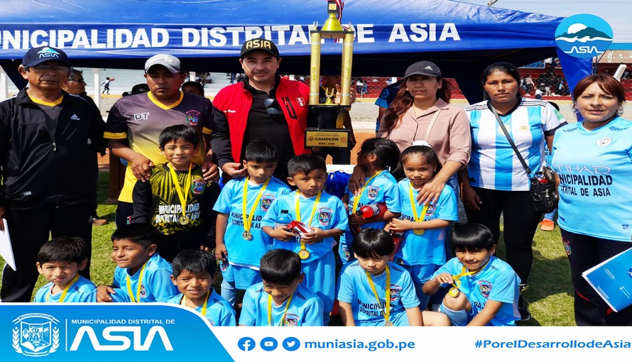 Alcalde Isaías Alcántara Malásquez participo en la clausura del campeonato "Creciendo con el futbol"