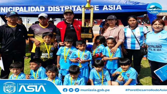 Alcalde  Isaías Alcántara Malásquez participo en la clausura del campeonato "Creciendo con el futbol"