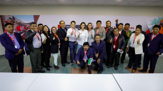 Autoridades de la Provincia de Puno sostuvieron reunión con la ministra de vivienda para destrabar y viabilizar proyectos 
