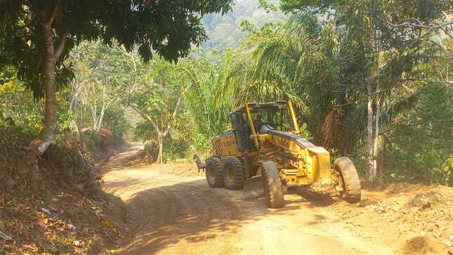 Camino vecinal de Villa Virgen presenta un avance físico de 85 %