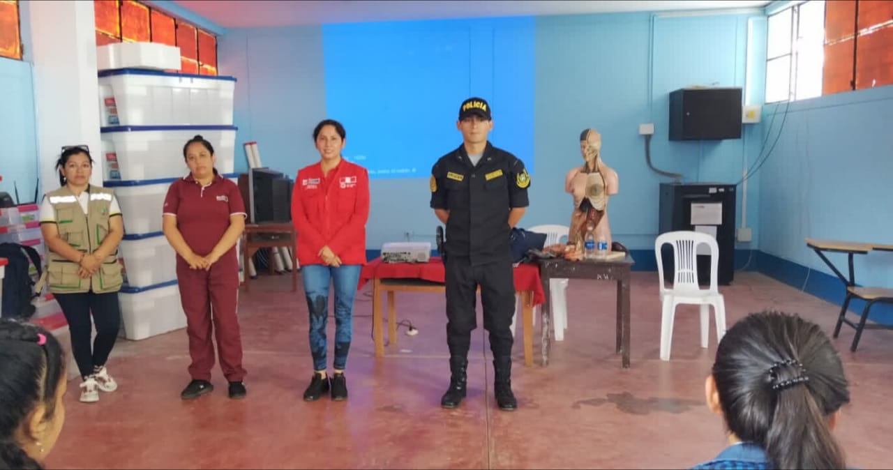 #LaUnionHaceLaFuerza #FormamosGrandesProfesionales
Autoridades de Colasay, unidos y comprometidos con la educación colasaína, en un solo objetivo brindaron charlas educativas a estudiantes y padres de familia en coordinación con profesores en la I.E.P.S.M. N° 16563 Ricardo Palma, Los Cedros -Colasay.
Trataron importantes temas, sobre violencia sexual, drogas, embarazo a temprana edad, emprendimientos juveniles y superación personal en toda su magnitud.
Estuvieron presentes, Encargada de Demuna de la MDC, Zory Leticia Guevara Rufasto, Centro de salud colasay Obstetra Mónica Barreto torres, promotora del Centro de Emergencia Mujer, CEM – Colasay, Edin Rodríguez Benites, Sub Oficial de tercera Jean Franco Leyva Salazar
Sostuvieron nuestras autoridades, que, seguirán llevando el mensaje preventivo y oportuno a otras Instituciones Educativas, porque la intervención es ahora, para tener un mañana mejor.
#SiempreConElPueblo
#DrNeiserVillanuevaDíaz #Alcalde
Instancia contra la violencia hacia las mujeres - Colasay
Visit Colasay-Perú
Subprefectura Colasay