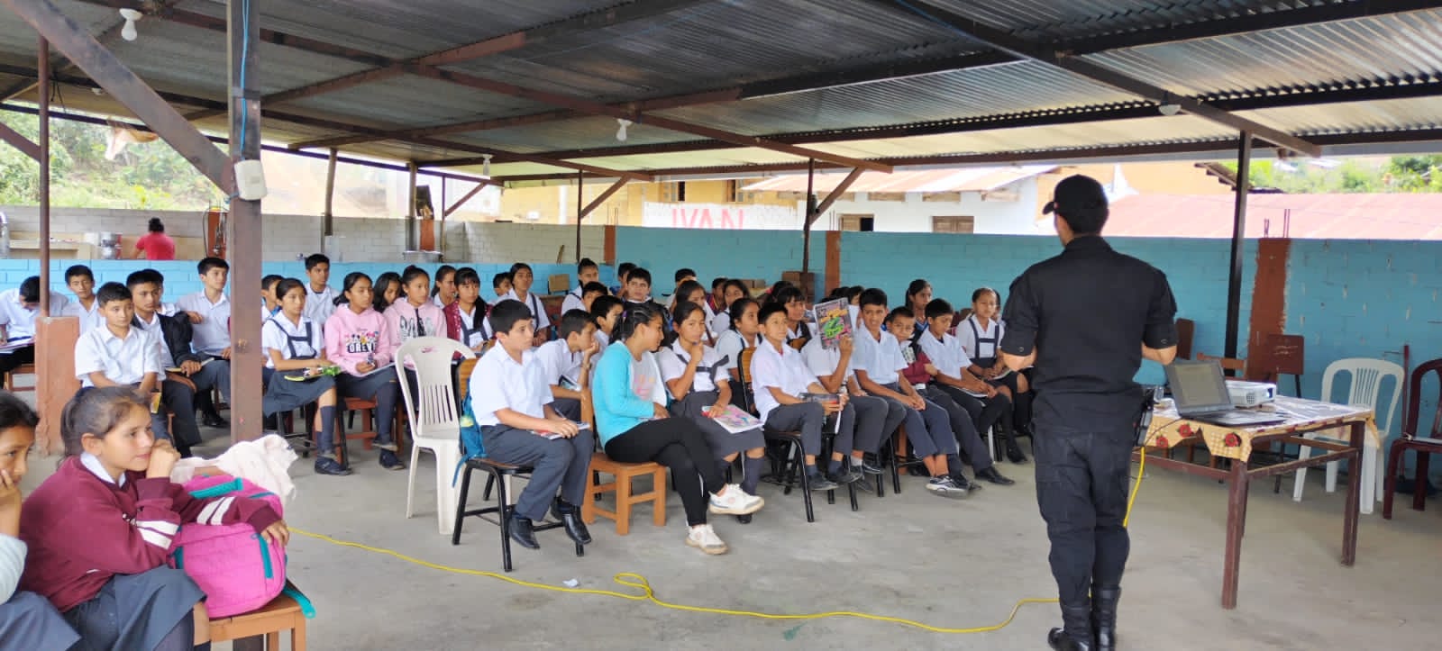 #LaUnionHaceLaFuerza #FormamosGrandesProfesionales
Autoridades de Colasay, unidos y comprometidos con la educación colasaína, en un solo objetivo brindaron charlas educativas a estudiantes y padres de familia en coordinación con profesores en la I.E.P.S.M. N° 16563 Ricardo Palma, Los Cedros -Colasay.
Trataron importantes temas, sobre violencia sexual, drogas, embarazo a temprana edad, emprendimientos juveniles y superación personal en toda su magnitud.
Estuvieron presentes, Encargada de Demuna de la MDC, Zory Leticia Guevara Rufasto, Centro de salud colasay Obstetra Mónica Barreto torres, promotora del Centro de Emergencia Mujer, CEM – Colasay, Edin Rodríguez Benites, Sub Oficial de tercera Jean Franco Leyva Salazar
Sostuvieron nuestras autoridades, que, seguirán llevando el mensaje preventivo y oportuno a otras Instituciones Educativas, porque la intervención es ahora, para tener un mañana mejor.
#SiempreConElPueblo
#DrNeiserVillanuevaDíaz #Alcalde
Instancia contra la violencia hacia las mujeres - Colasay
Visit Colasay-Perú
Subprefectura Colasay