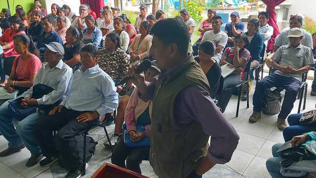Alcalde provincial recibe a moradores de Alto Huayanay en reunión informativa