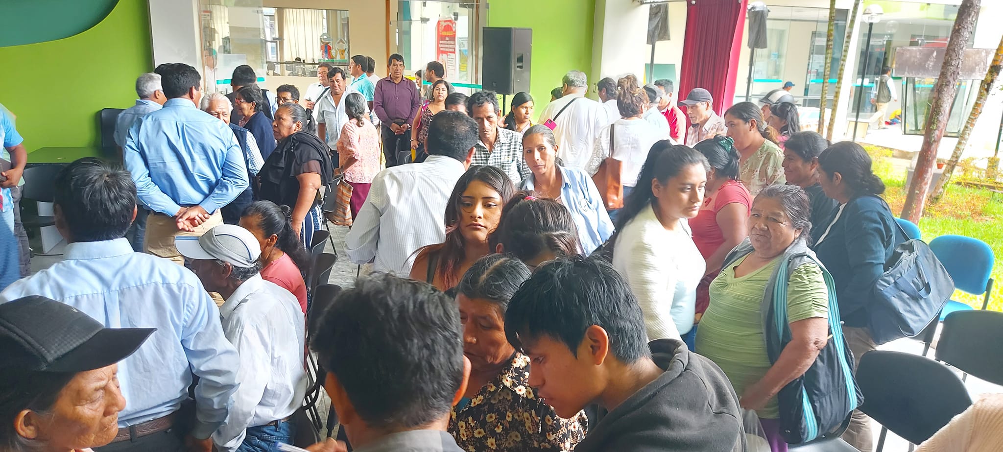 Alcalde provincial recibe a moradores de Alto Huayanay en reunión informativa