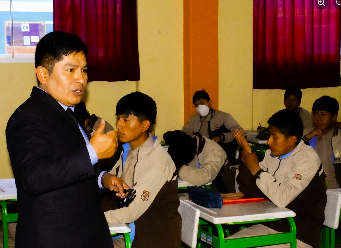 DEMUNA continúa realizando el taller de prevención "DEMUNA EN TU COLE" en la I.E.S. Gran Unidad Escolar San Carlos