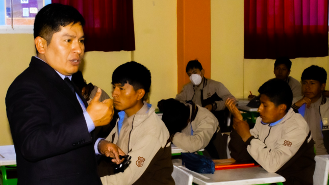 DEMUNA continúa realizando el taller de prevención "DEMUNA EN TU COLE" en la I.E.S. Gran Unidad Escolar San Carlos