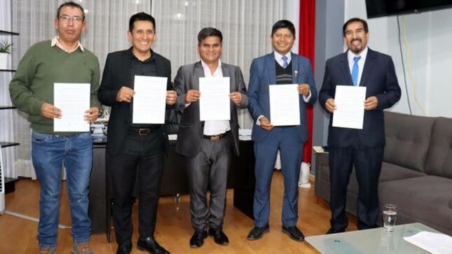 ALCALDE DE ANDRÉS AVELINO CÁCERES DORREGARAY, ING. EDWIN GAVILÁN LÓPEZ, SOSTUVO REUNIÓN PARA LA CONSTITUCIÓN DE LA MANCOMUNIDAD DE MUNICIPALIDADES DE HUAMANGA