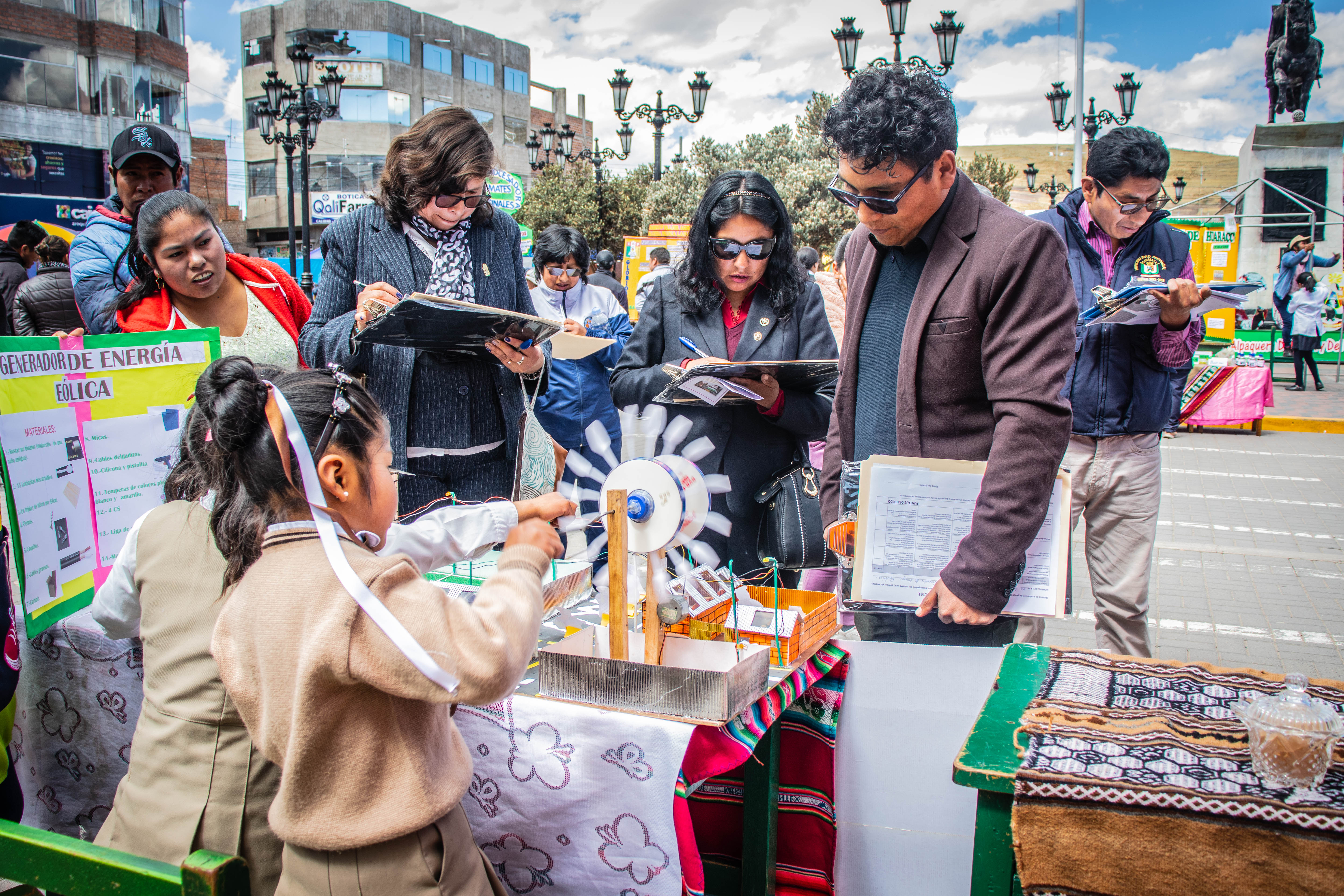Estudiantes presentaron diferentes trabajos de ciencia y tecnología y expusieron sus proyectos