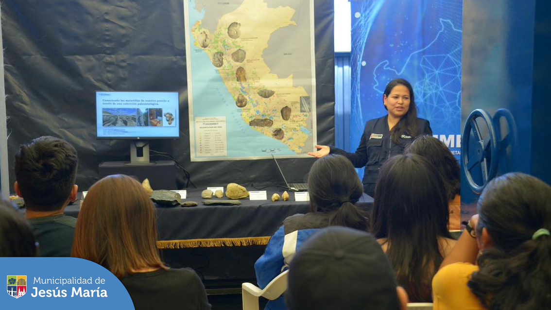 Los vecinos que conforman nuestro programa 🧑🏻🔬 “Ciencia Ciudadana” visitaron el Instituto Geológico, Minero y Metalúrgico del Perú, para conocer la importancia de los 🦴 fósiles en el territorio peruano y el valor que estos constituyen como auténticas ventanas a nuestro pasado.
Los jesusmarianos que deseen pueden visitar el @Ingemmet de manera gratuita 🤩 llámanos 📱 940410958.