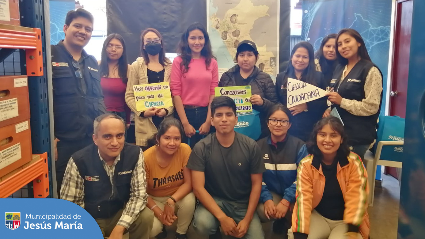 Los vecinos que conforman nuestro programa 🧑🏻🔬 “Ciencia Ciudadana” visitaron el Instituto Geológico, Minero y Metalúrgico del Perú, para conocer la importancia de los 🦴 fósiles en el territorio peruano y el valor que estos constituyen como auténticas ventanas a nuestro pasado.
Los jesusmarianos que deseen pueden visitar el @Ingemmet de manera gratuita 🤩 llámanos 📱 940410958.
