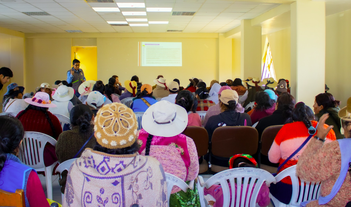 Comerciantes de frutas, verduras, carnes, abarrotes y especerías participaron activamente de capacitaciones de mercado saludable