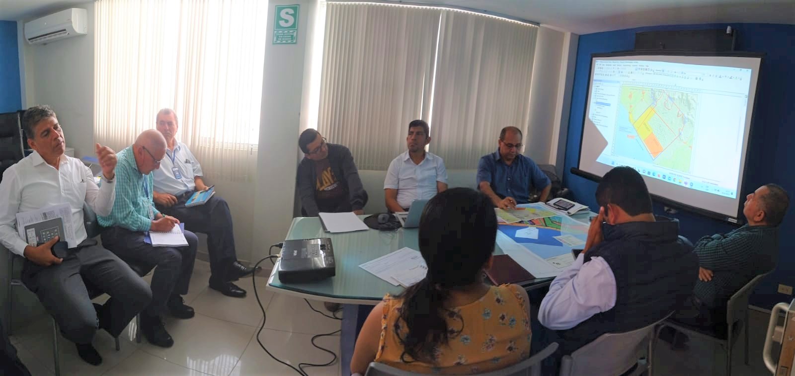 Foto 2 Mesa Técnica con representantes del Proyecto Especial Olmos Tinajones – PEOT y Gobierno