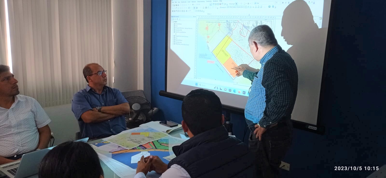 Foto 3 Mesa Técnica con representantes del Proyecto Especial Olmos Tinajones – PEOT y Gobierno