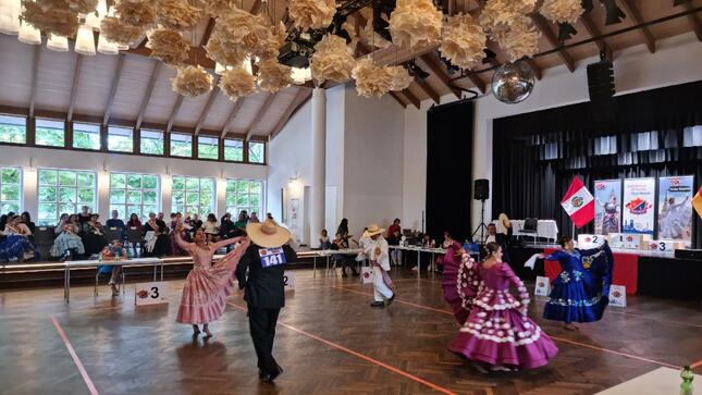 Promueven la cultura peruana en Alemania con concurso de marinera