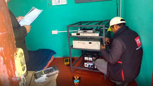 Después de haber sufrido nuestro distrito de Santa Rosa, el hurto de los equipos de la retransmisora de TV Perú, consistentes en (01 transmisor de TV marca Ditel, 01 modulador de audio y video marca Ditel y otros equipos) el pasado 28 de setiembre del 2022, al parecer las investigaciones respectivas quedaron hay sin resultados positivos por parte de las autoridades e instituciones involucradas, sobre el hurto de los equipos de TV Perú.   
Gracias a la gestión emprendida por parte de la autoridad local, Ing. Jaime Muñoz Tintaya, logró gestionar la reposición de nuevos equipos de retransmisora de TV Perú consistentes (01 transmisor TV de 50W, 01 modulador de audio y video, accesorios latiguillos y cables) para nuestro distrito de Santa Rosa.
Después de un año sin señal abierta de TV Perú, el personal técnico especializado del Instituto de Radio y Televisión del Perú (IRTP), instaló los equipos electrónicos de televisión en la Estación Retransmisora de Santa Rosa. Ahora se encuentra operativa la señal de transmisión de TV Perú canal 13 VHF, al servicio de la población en general del distrito.