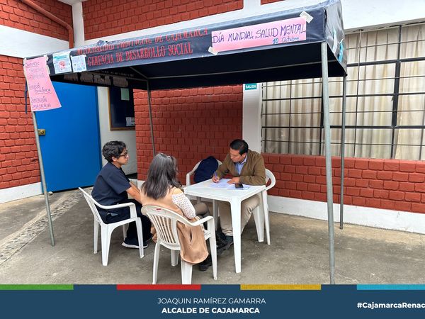 La subgerencia de Salud de la Municipalidad Provincial de Cajamarca llevó a cabo una significativa Campaña de Salud Mental con motivo del Día Mundial de la Salud Mental. La iniciativa se centró en la detección temprana de ansiedad y depresión, ofreciendo evaluaciones psicológicas, orientación y consejería a estudiantes y docentes del Instituto de Educación Superior Tecnológico Público Cajamarca.
✅Esta Campaña de Salud Mental, organizada con dedicación y compromiso, tuvo como objetivo principal promover el bienestar mental entre la comunidad educativa. Los profesionales de la salud mental proporcionaron apoyo emocional, evaluaciones exhaustivas y recursos informativos para abordar los desafíos relacionados con la ansiedad y la depresión, a menudo subestimados pero de gran relevancia en la vida de los estudiantes y docentes.