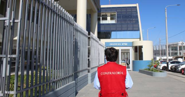 La Contraloría General dio a conocer los resultados del operativo nacional de “Verificación de requisitos e impedimentos para el acceso y ejercicio de la función pública” realizado en 14 entidades públicas en Tacna, con el cual se pudo verificar que 31 directivos de libre designación y remoción pertenecientes al gobierno regional y municipalidades (provinciales y distritales) no acreditaron el cumplimiento de los requisitos mínimos de formación académica y/o experiencia establecidos en la Ley N° 31419 y su reglamento, así como en los documentos de gestión de sus respectivas entidades.