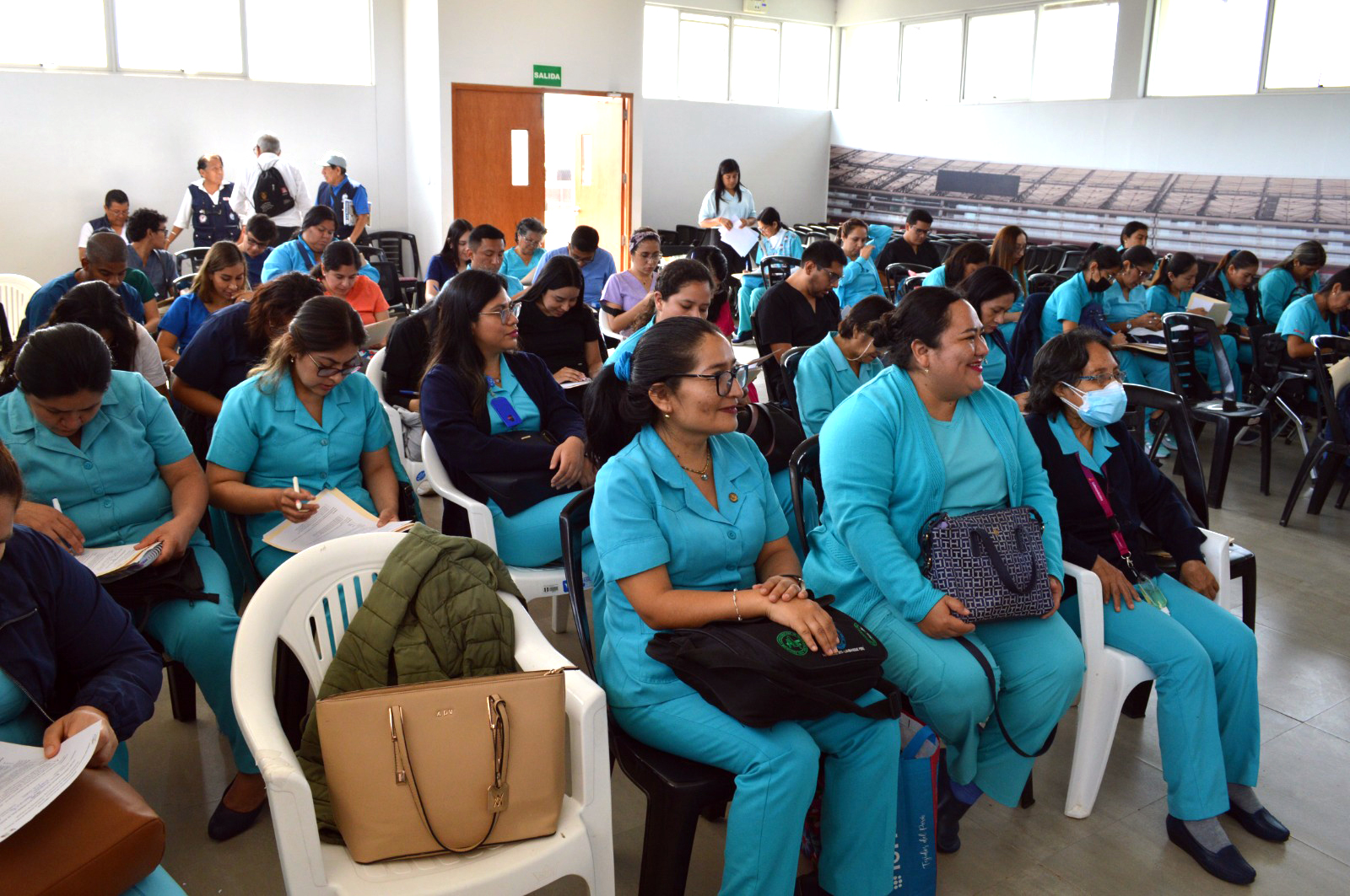 Capacitan en atención de salud ocular a profesionales de la Geresa Lambayeque