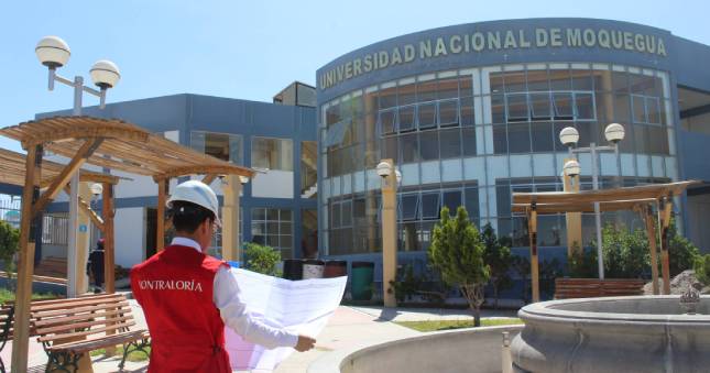 La Contraloría General evidenció serias deficiencias de construcción en el Complejo Deportivo y Recreacional de la Universidad Nacional de Moquegua (UNAM), específicamente en el componente administrativo y de cafetería que consta de cuatro bloques de dos pisos cada uno construidos en el centro poblado de Chen Chen y que en la actualidad presentan grietas y fisuras en vigas que podrían poner en peligro la integridad de lo  construido. Estas irregularidades ocasionaron un perjuicio económico total de S/ 1 063 116 al Estado.