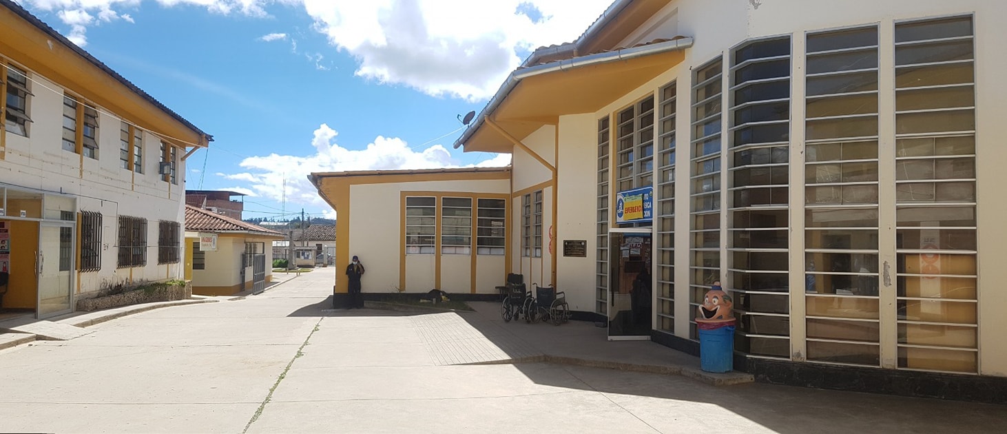 i03