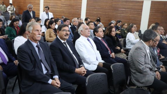 Congreso de la República otorga reconocimiento a 5 médicos del INEN