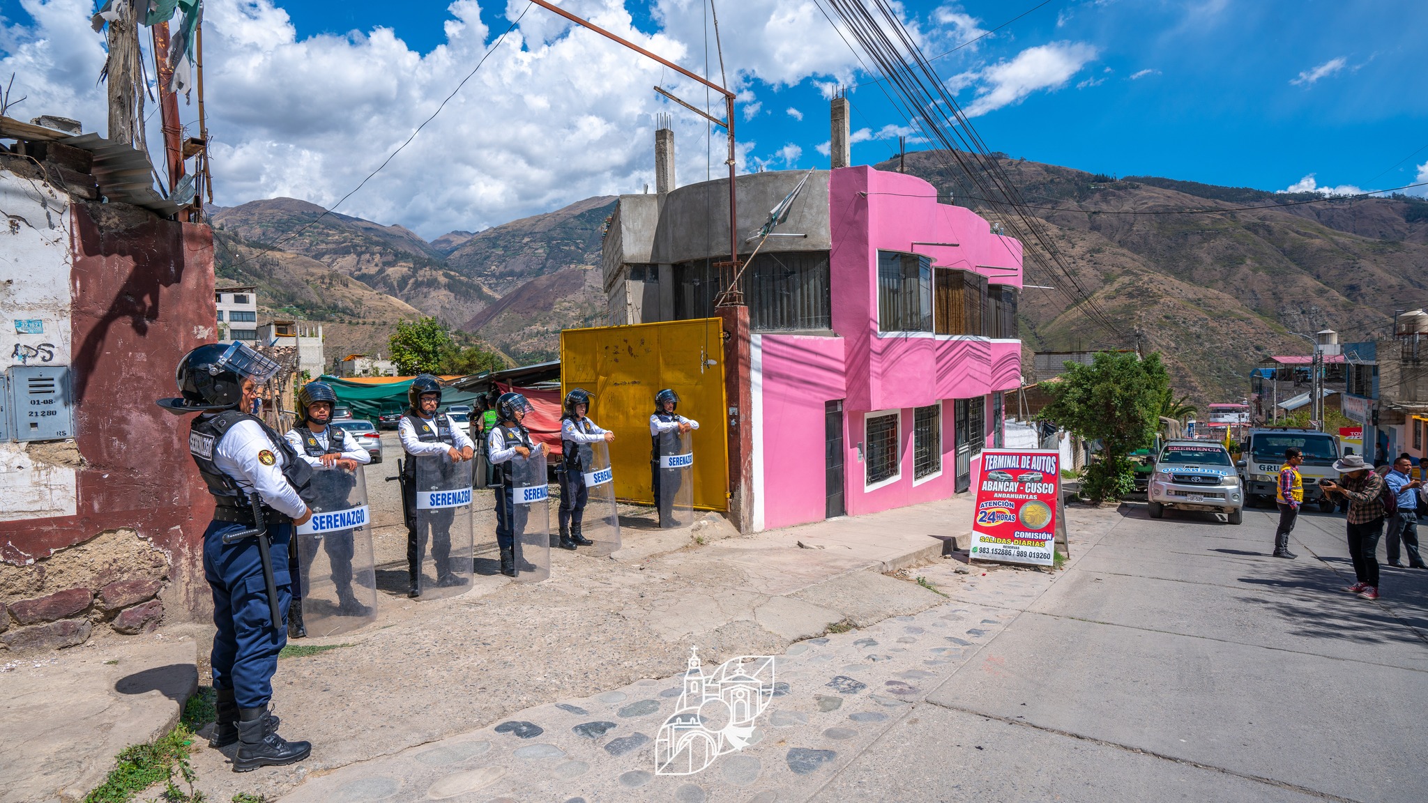 Municipalidad De Abancay (MPA) Lleva A Cabo Operativo Conjunto Con La Policía Nacional De Perú (PNP) Para Regular El Servicio De Taxis Colectivos Que Cubren Ruta Entre Abancay - Cusco.