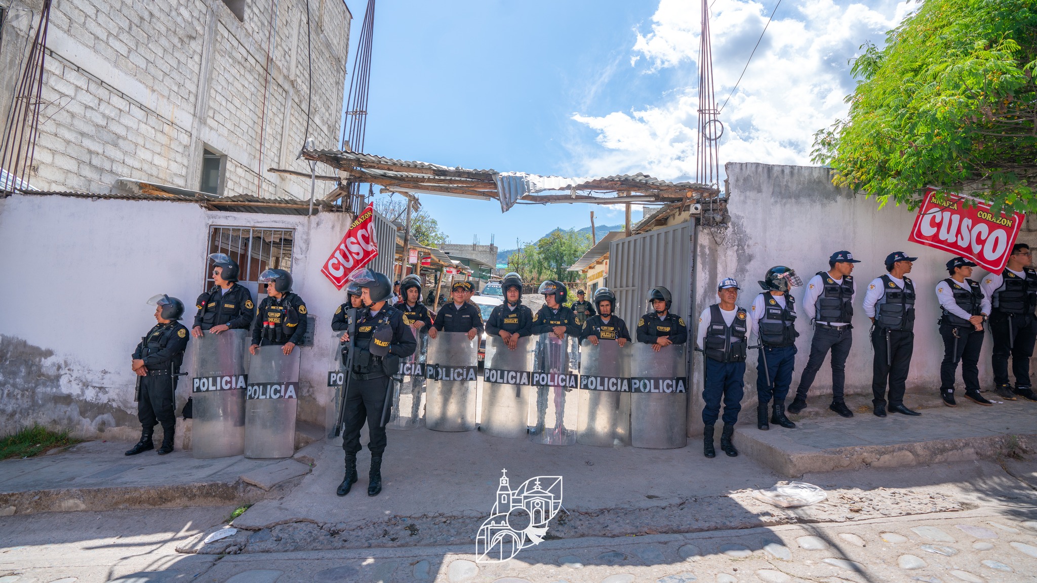 Municipalidad De Abancay (MPA) Lleva A Cabo Operativo Conjunto Con La Policía Nacional De Perú (PNP) Para Regular El Servicio De Taxis Colectivos Que Cubren Ruta Entre Abancay - Cusco.